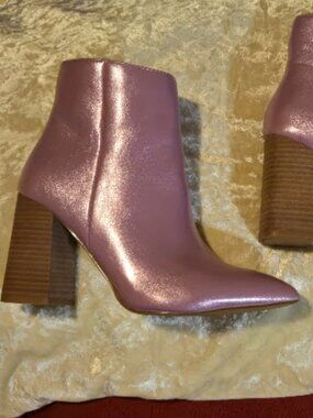 Shu Shop Lavender Sparkly Patent Ankle Boots Women’s Size 7 Pointed Toe Booties